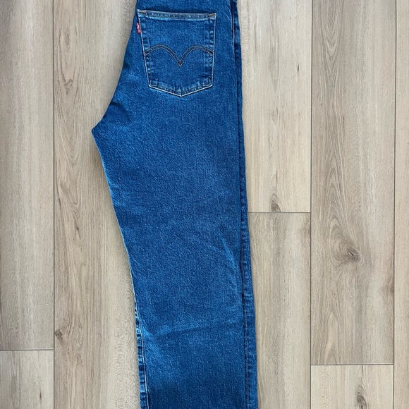 Levi's signature Ribcage Straight Ankle Jeans.  Womens size 30. - Picture 8 of 8